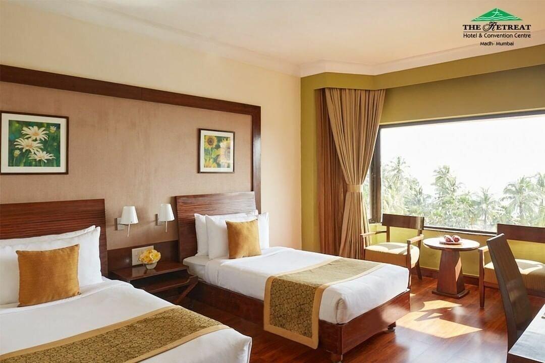 The Retreat Hotel & Convention Centre Mumbai  Buitenkant foto