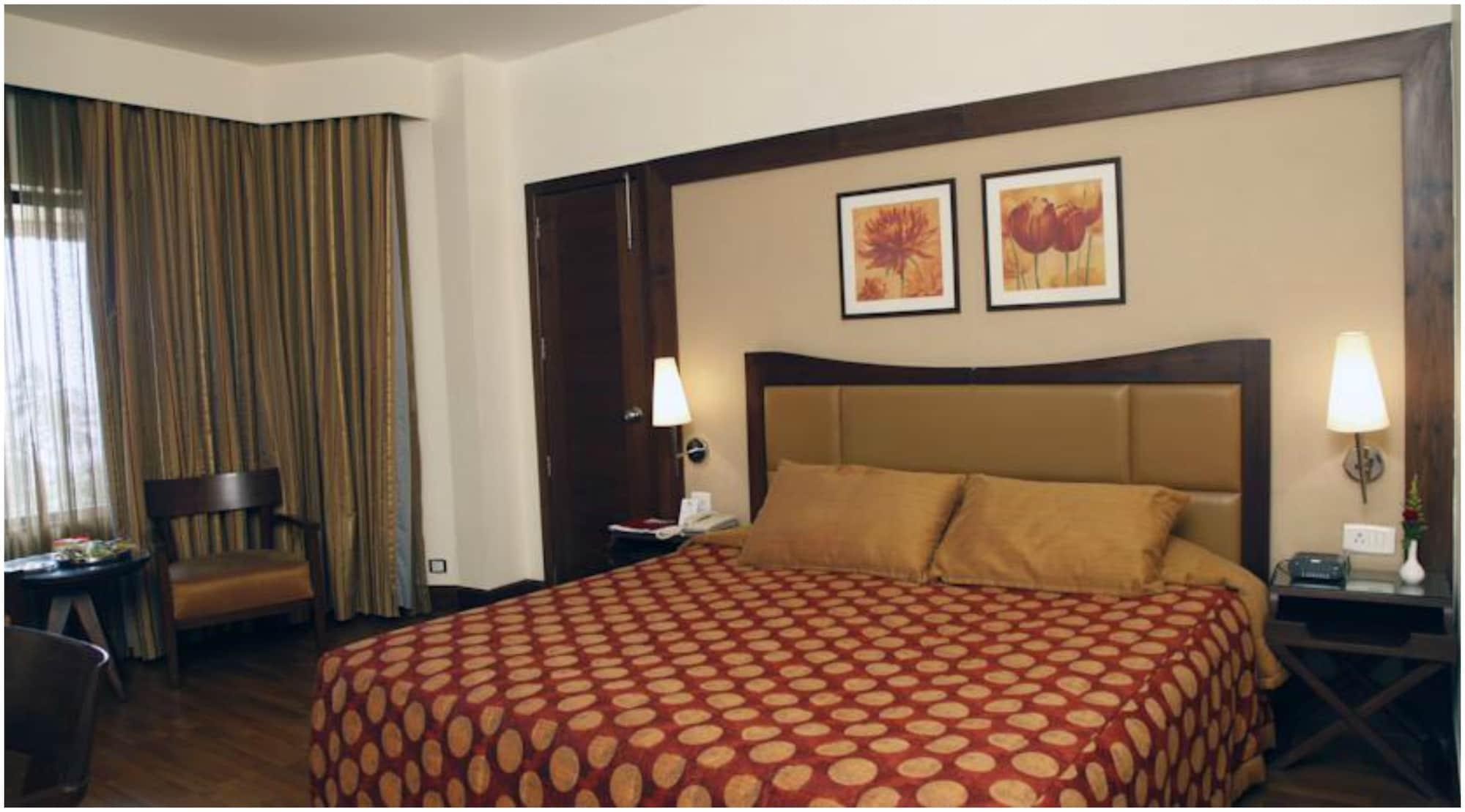 The Retreat Hotel & Convention Centre Mumbai  Buitenkant foto