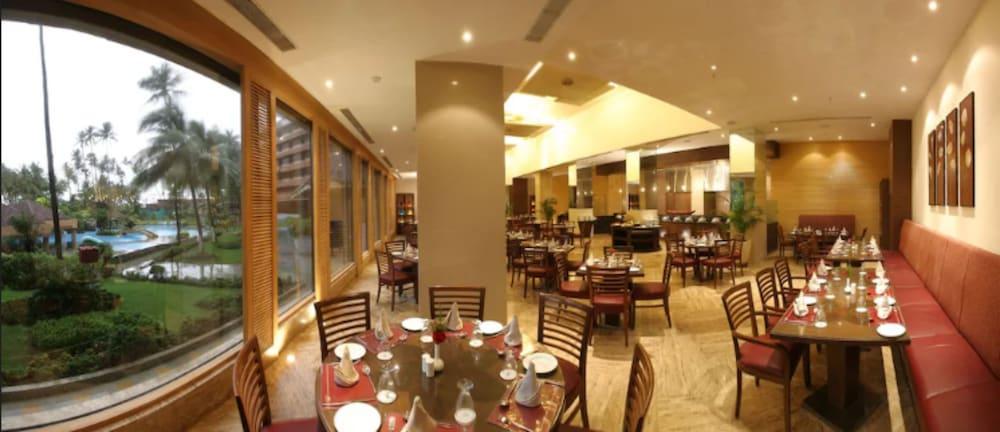 The Retreat Hotel & Convention Centre Mumbai  Buitenkant foto