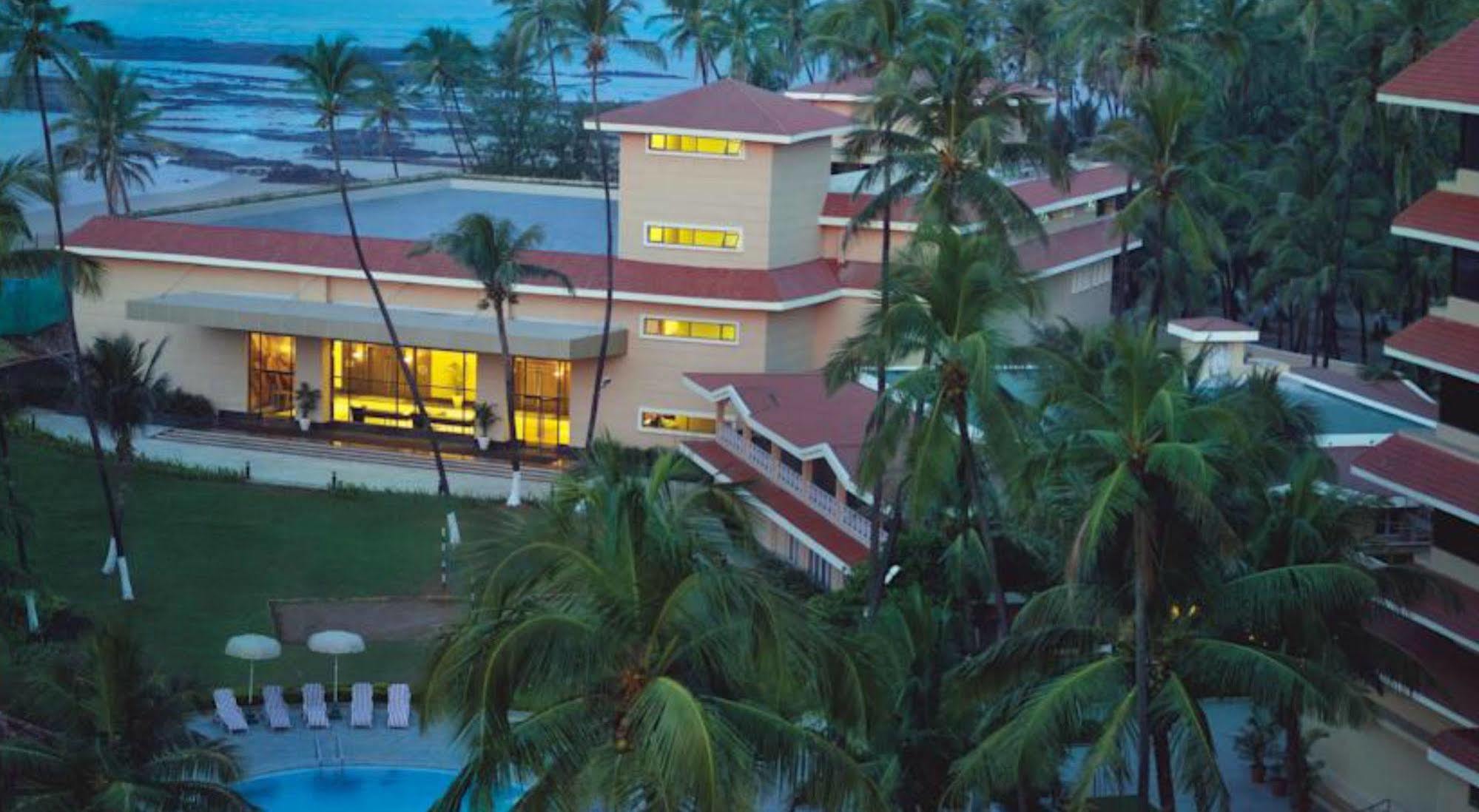 The Retreat Hotel & Convention Centre Mumbai  Buitenkant foto