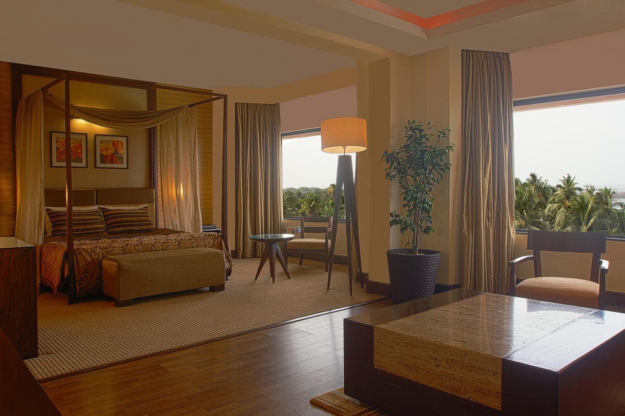 The Retreat Hotel & Convention Centre Mumbai  Buitenkant foto